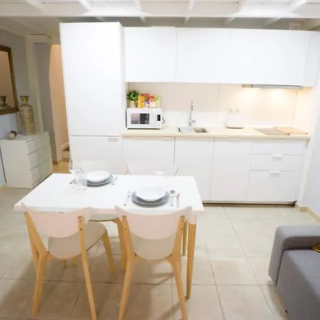 Rentalsevilla Escuelas Pias Апартаменты *