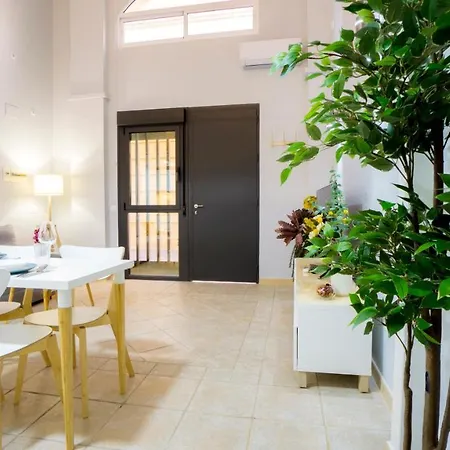 Rentalsevilla Escuelas Pias Апартаменты *
